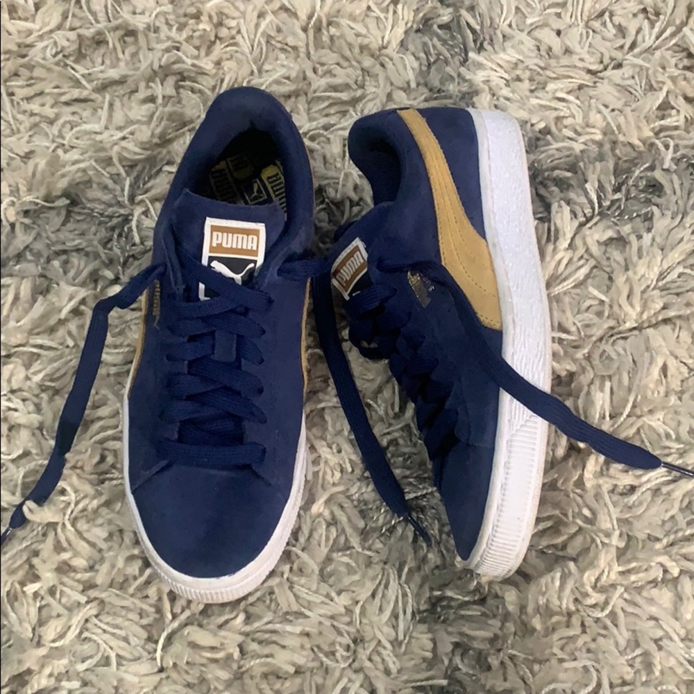 Suede Pumas